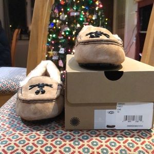 NWT Ugg Moccasins slippers